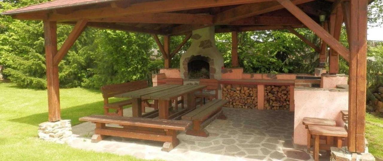 Apartmanovy Dum Obecna Skola Svetlik Buitenkant foto