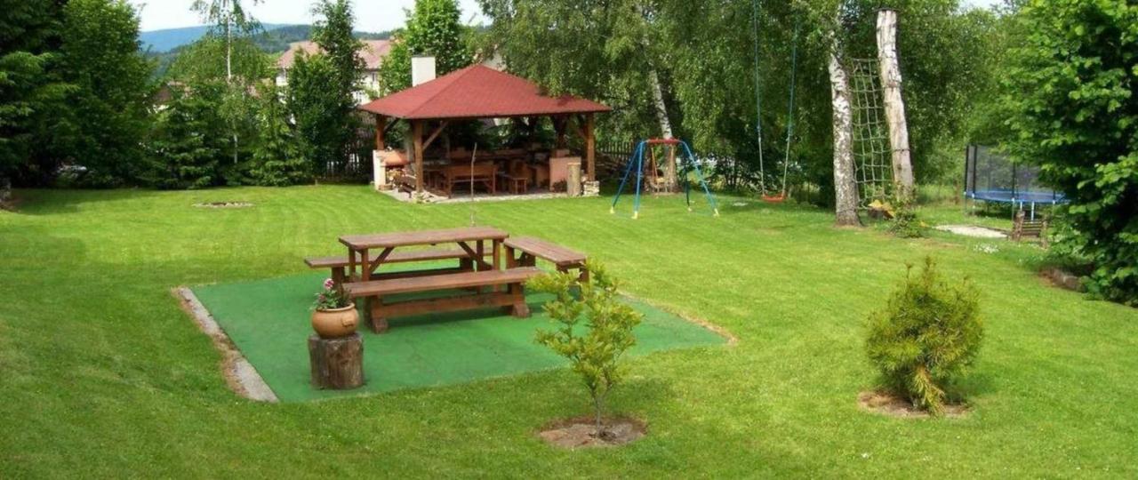 Apartmanovy Dum Obecna Skola Svetlik Buitenkant foto