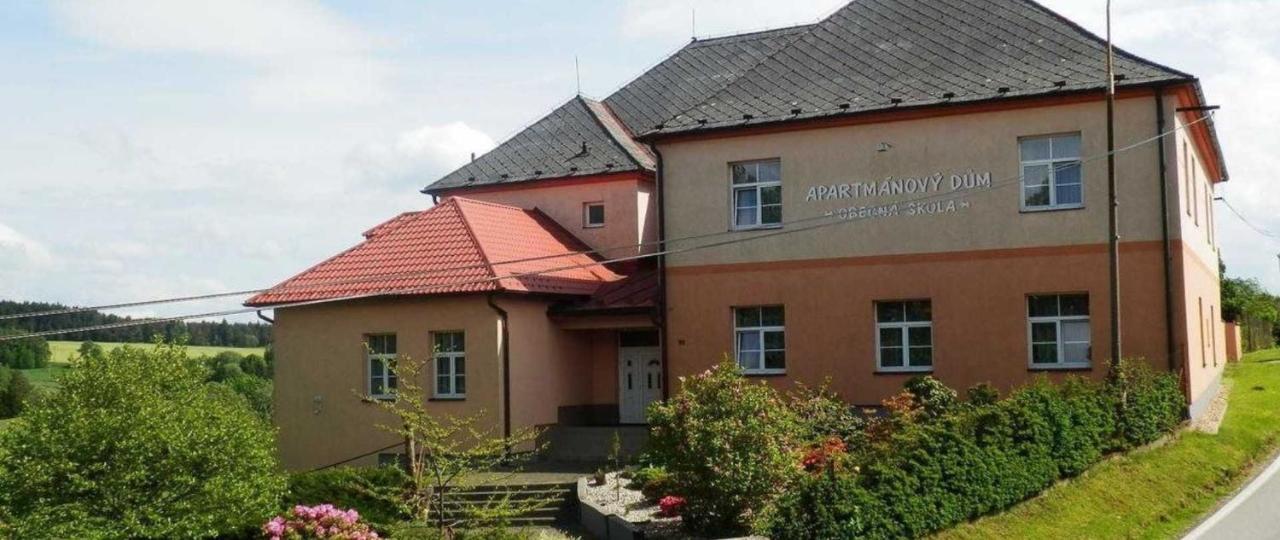 Apartmanovy Dum Obecna Skola Svetlik Buitenkant foto
