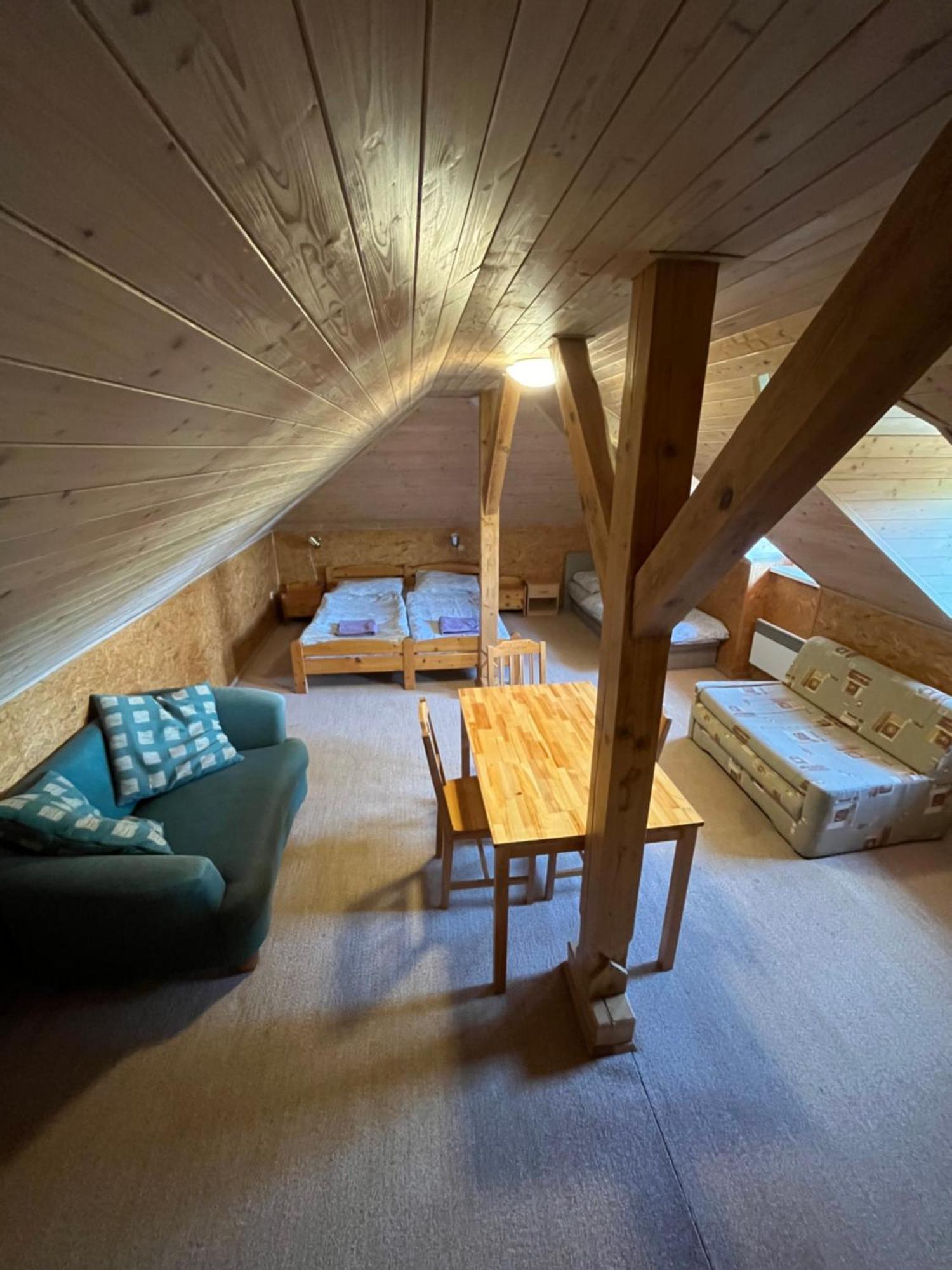 Apartmanovy Dum Obecna Skola Svetlik Buitenkant foto